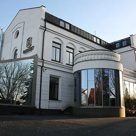 Embassy Balatonas Отель Вильнюс